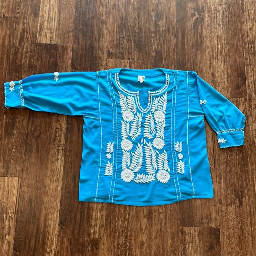 Sister Mary beautiful turquoise embroidered half-sleeve blouse. EUC. Size L